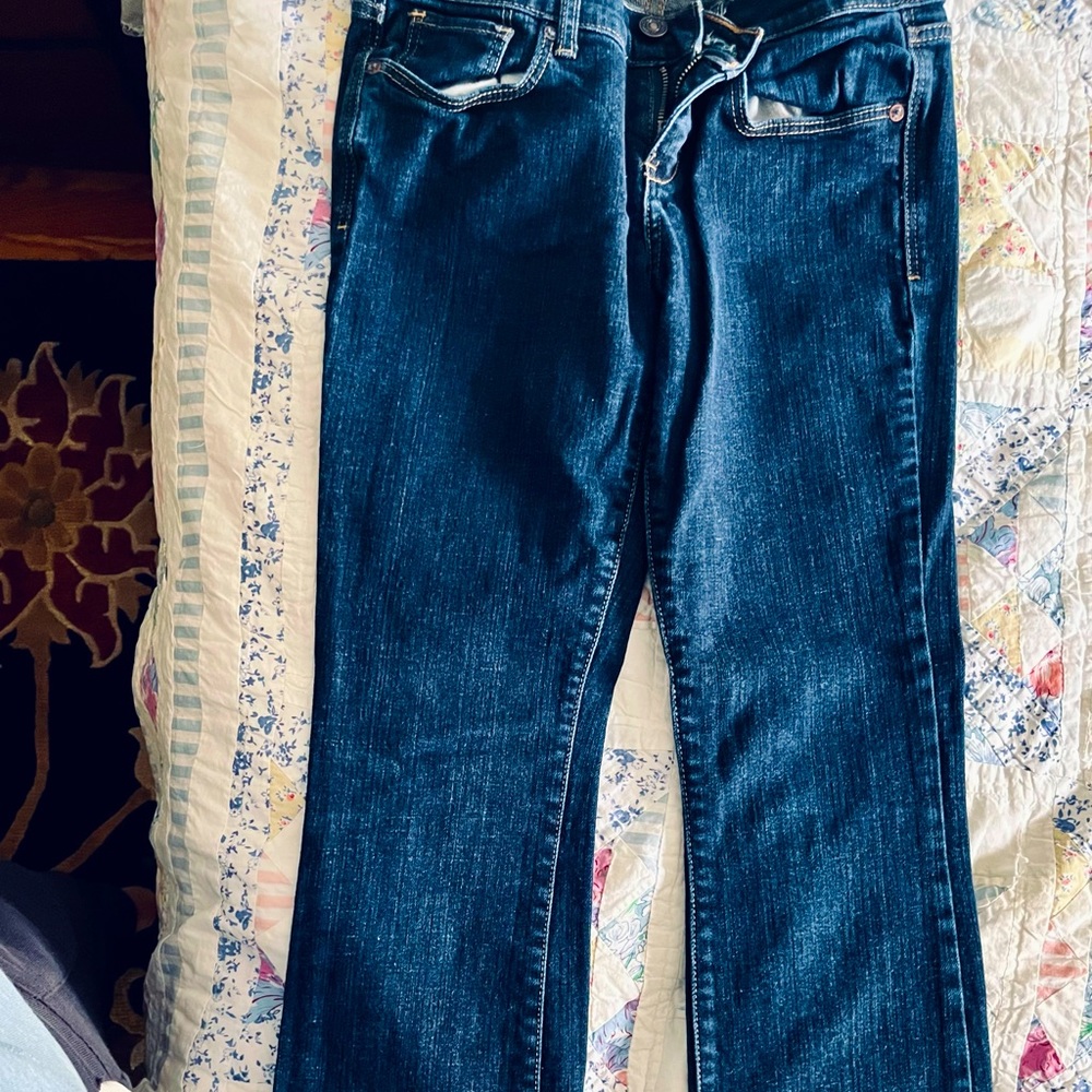 Abercrombie & Fitch Jeans- 98% cotton & 2% Elastane-Great fit & looks like new.